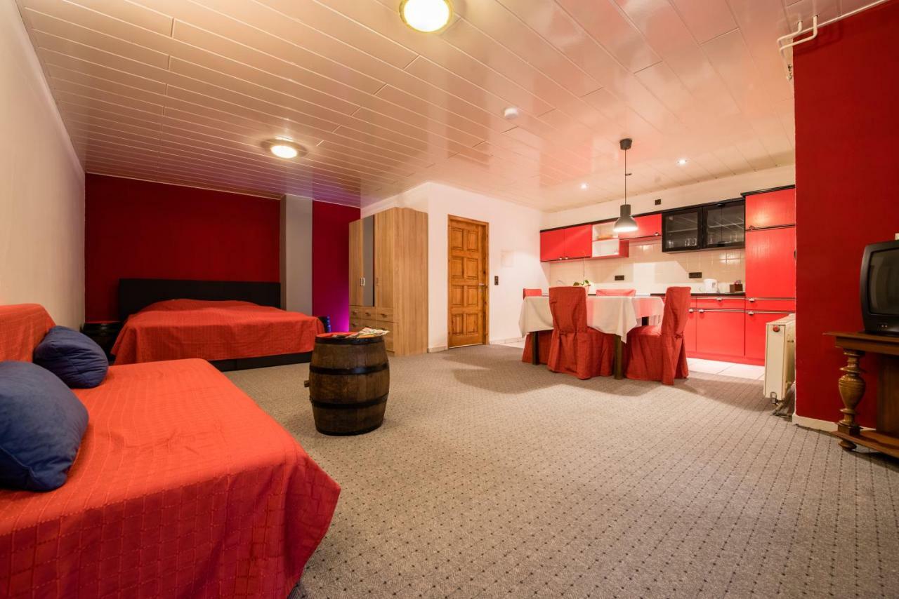 Weinschloesschen Im Weingut Roos Hotel Ilbesheim Buitenkant foto